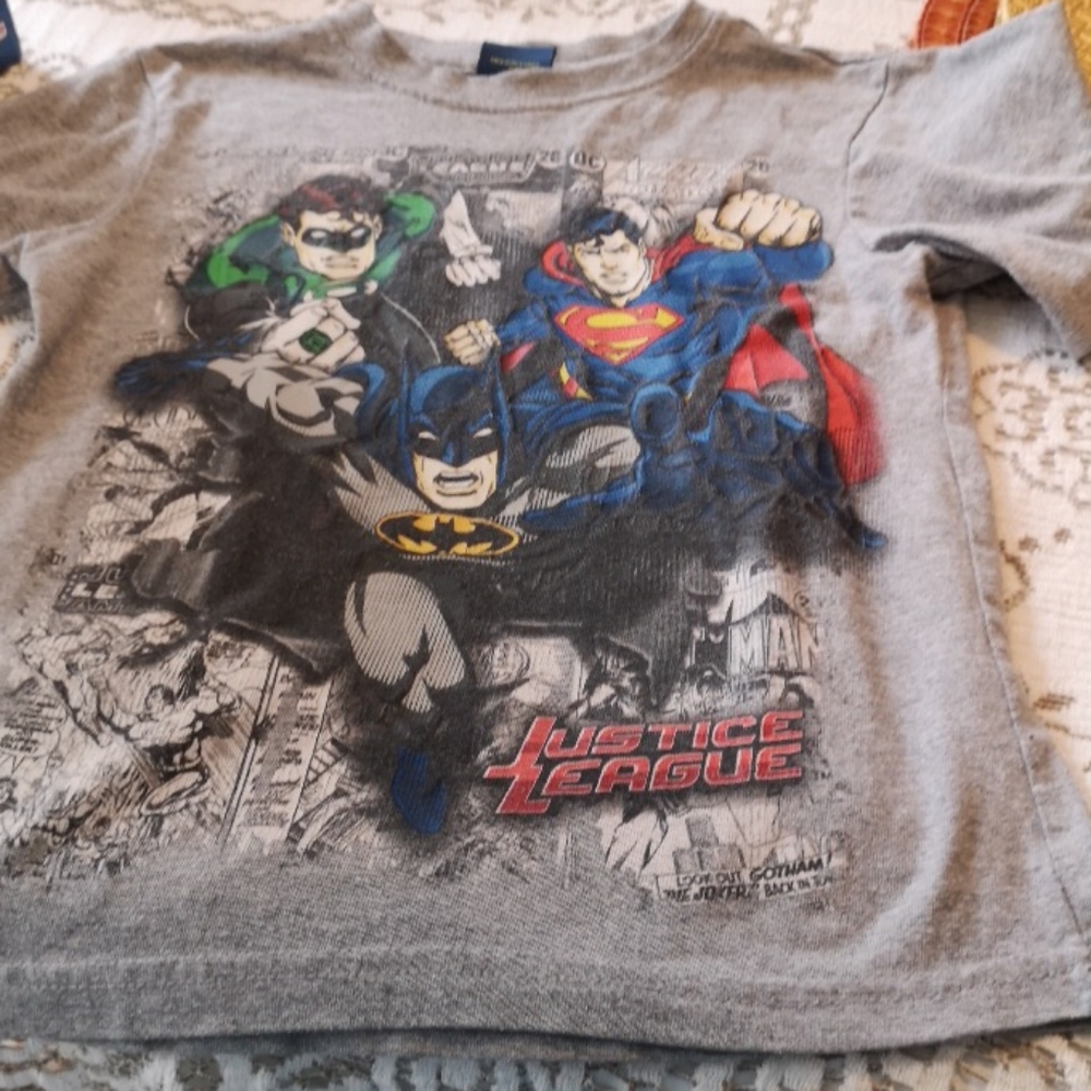 Grey T-shirt Featuring Justice League